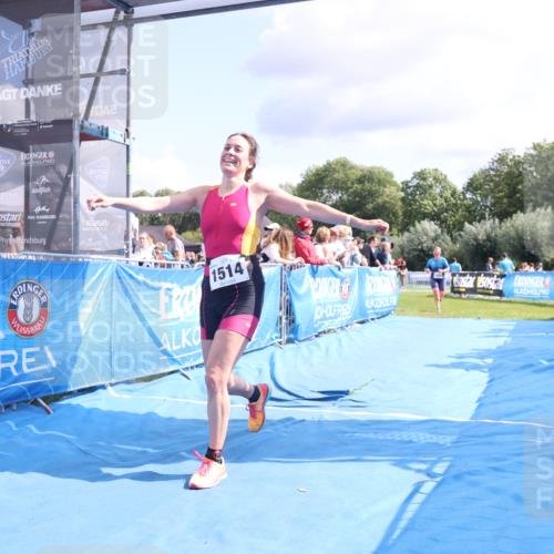 25.08.2024 - Elbe Triathlon Hamburg H.Heesch http://msf.ph/oto/6881323 25.08.2024 11:56:31 Ziel 1514, 1546, 1556 meine-sportfotos.de