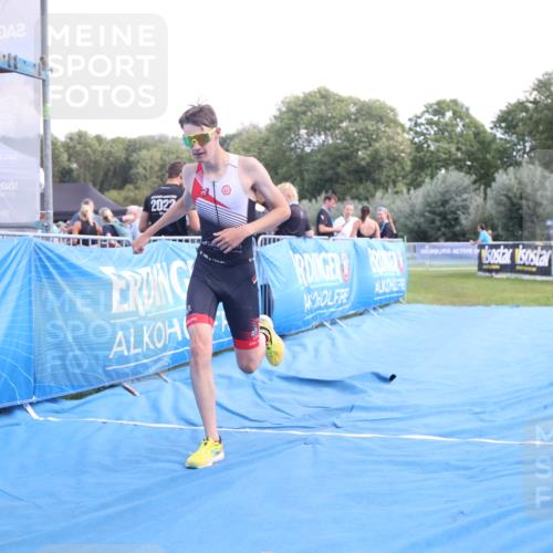 25.08.2024 - Elbe Triathlon Hamburg H.Heesch http://msf.ph/oto/6881324 25.08.2024 12:30:42 Ziel 1724 meine-sportfotos.de