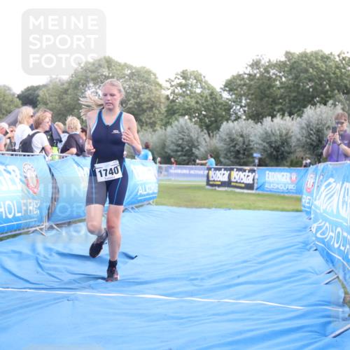 25.08.2024 - Elbe Triathlon Hamburg H.Heesch http://msf.ph/oto/6881418 25.08.2024 12:33:25 Ziel 1740 meine-sportfotos.de