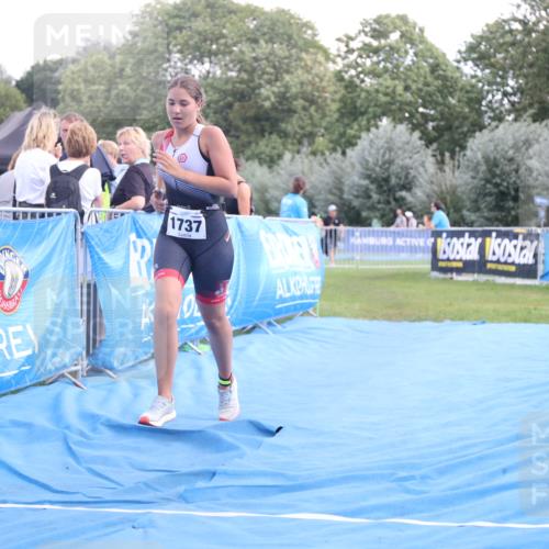 25.08.2024 - Elbe Triathlon Hamburg H.Heesch http://msf.ph/oto/6881442 25.08.2024 12:33:42 Ziel 1737 meine-sportfotos.de