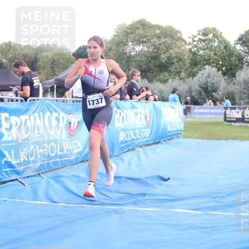 25.08.2024 - Elbe Triathlon Hamburg H.Heesch http://msf.ph/oto/6881458 25.08.2024 12:33:43 Ziel 1737 meine-sportfotos.de