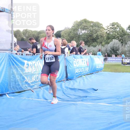 25.08.2024 - Elbe Triathlon Hamburg H.Heesch http://msf.ph/oto/6881468 25.08.2024 12:33:43 Ziel 1737 meine-sportfotos.de
