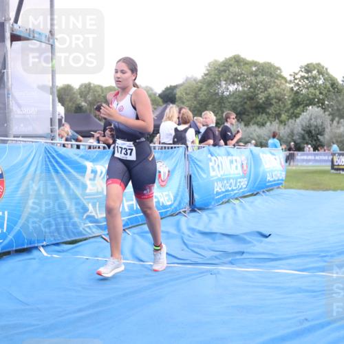 25.08.2024 - Elbe Triathlon Hamburg H.Heesch http://msf.ph/oto/6881472 25.08.2024 12:33:43 Ziel 1737 meine-sportfotos.de