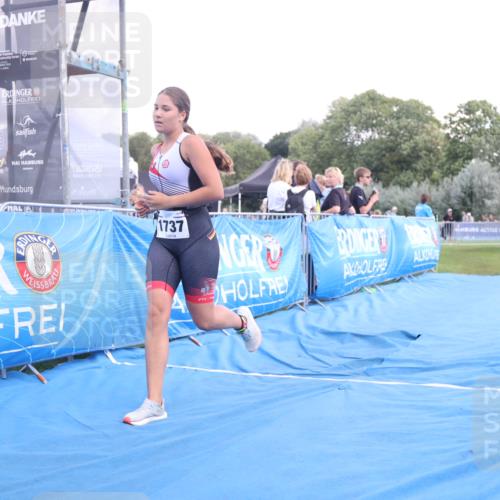 25.08.2024 - Elbe Triathlon Hamburg H.Heesch http://msf.ph/oto/6881478 25.08.2024 12:33:43 Ziel 1737 meine-sportfotos.de