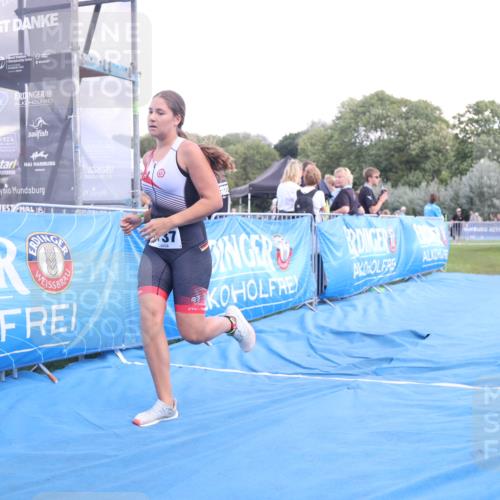 25.08.2024 - Elbe Triathlon Hamburg H.Heesch http://msf.ph/oto/6881480 25.08.2024 12:33:43 Ziel 1737 meine-sportfotos.de