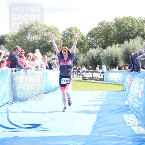 25.08.2024 - Elbe Triathlon Hamburg H.Heesch http://msf.ph/oto/6881553 25.08.2024 11:57:07 Ziel 1492 meine-sportfotos.de
