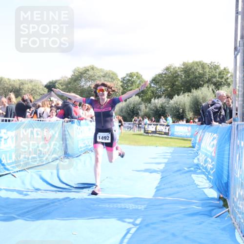 25.08.2024 - Elbe Triathlon Hamburg H.Heesch http://msf.ph/oto/6881574 25.08.2024 11:57:08 Ziel 1492 meine-sportfotos.de