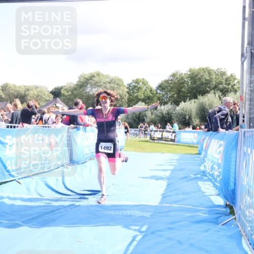 25.08.2024 - Elbe Triathlon Hamburg H.Heesch http://msf.ph/oto/6881576 25.08.2024 11:57:08 Ziel 1492 meine-sportfotos.de