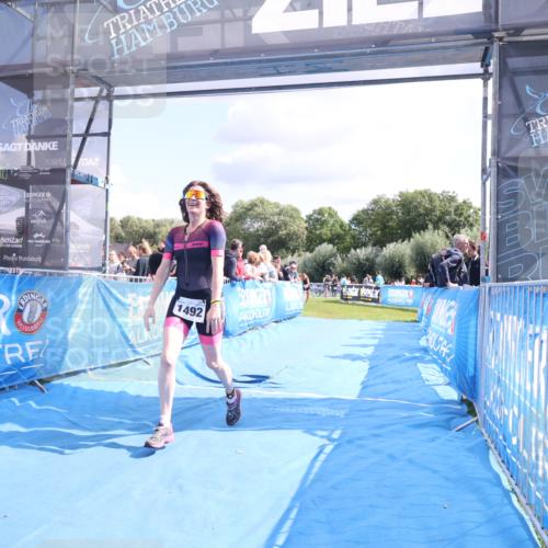 25.08.2024 - Elbe Triathlon Hamburg H.Heesch http://msf.ph/oto/6881597 25.08.2024 11:57:08 Ziel 1492 meine-sportfotos.de
