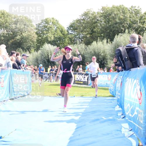 25.08.2024 - Elbe Triathlon Hamburg H.Heesch http://msf.ph/oto/6881604 25.08.2024 11:57:23 Ziel 1564, 1689, 1694 meine-sportfotos.de