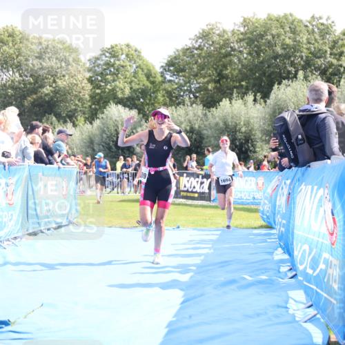 25.08.2024 - Elbe Triathlon Hamburg H.Heesch http://msf.ph/oto/6881606 25.08.2024 11:57:23 Ziel 1564, 1689, 1694 meine-sportfotos.de