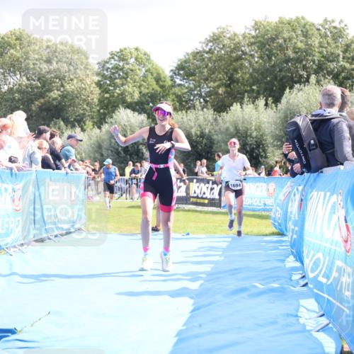 25.08.2024 - Elbe Triathlon Hamburg H.Heesch http://msf.ph/oto/6881611 25.08.2024 11:57:23 Ziel 1564, 1689, 1694 meine-sportfotos.de