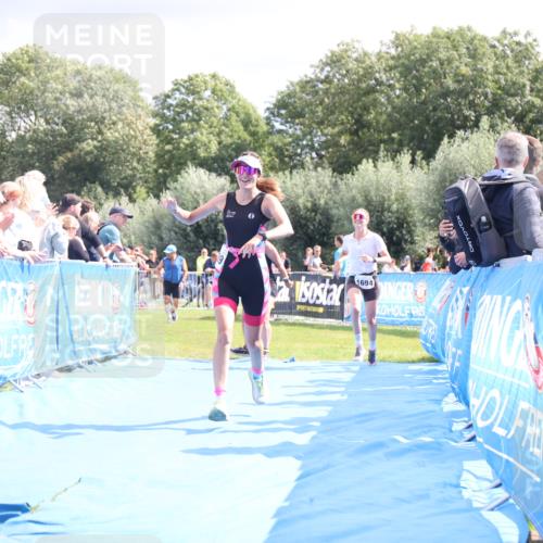 25.08.2024 - Elbe Triathlon Hamburg H.Heesch http://msf.ph/oto/6881613 25.08.2024 11:57:23 Ziel 1564, 1689, 1694 meine-sportfotos.de