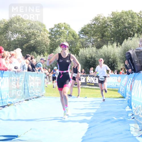 25.08.2024 - Elbe Triathlon Hamburg H.Heesch http://msf.ph/oto/6881617 25.08.2024 11:57:23 Ziel 1564, 1689, 1694 meine-sportfotos.de