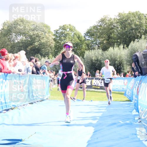 25.08.2024 - Elbe Triathlon Hamburg H.Heesch http://msf.ph/oto/6881619 25.08.2024 11:57:23 Ziel 1564, 1689, 1694 meine-sportfotos.de