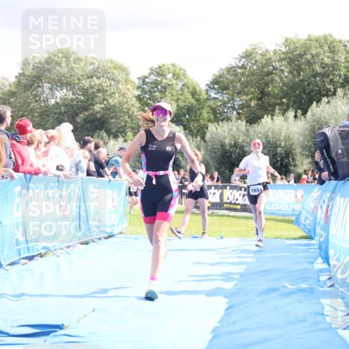 25.08.2024 - Elbe Triathlon Hamburg H.Heesch http://msf.ph/oto/6881622 25.08.2024 11:57:24 Ziel 1564, 1689, 1694 meine-sportfotos.de