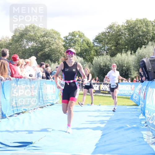 25.08.2024 - Elbe Triathlon Hamburg H.Heesch http://msf.ph/oto/6881624 25.08.2024 11:57:24 Ziel 1564, 1689, 1694 meine-sportfotos.de