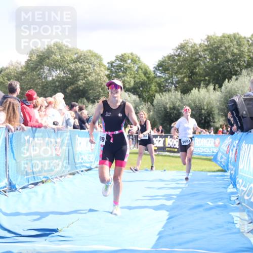 25.08.2024 - Elbe Triathlon Hamburg H.Heesch http://msf.ph/oto/6881626 25.08.2024 11:57:24 Ziel 1564, 1689, 1694 meine-sportfotos.de