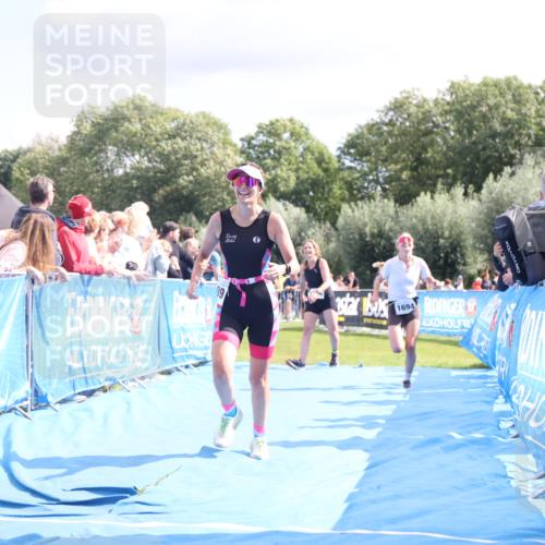 25.08.2024 - Elbe Triathlon Hamburg H.Heesch http://msf.ph/oto/6881628 25.08.2024 11:57:24 Ziel 1564, 1689, 1694 meine-sportfotos.de