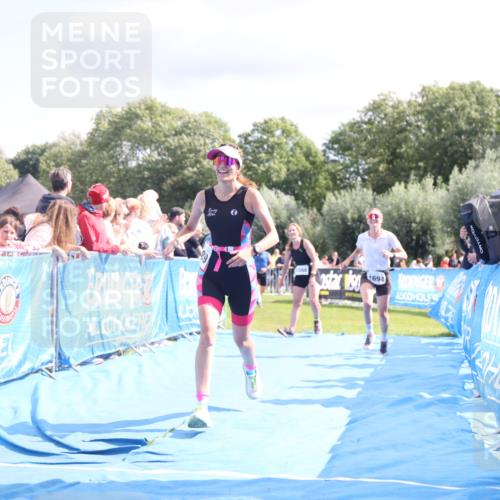 25.08.2024 - Elbe Triathlon Hamburg H.Heesch http://msf.ph/oto/6881632 25.08.2024 11:57:24 Ziel 1564, 1689, 1694 meine-sportfotos.de