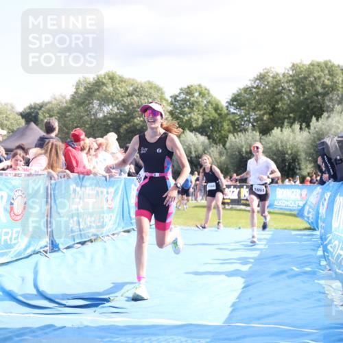 25.08.2024 - Elbe Triathlon Hamburg H.Heesch http://msf.ph/oto/6881634 25.08.2024 11:57:24 Ziel 1564, 1689, 1694 meine-sportfotos.de