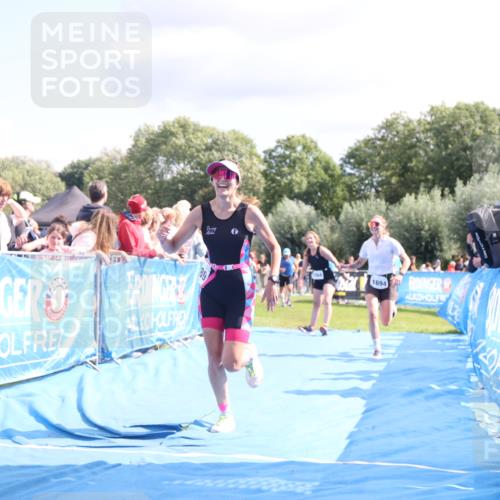 25.08.2024 - Elbe Triathlon Hamburg H.Heesch http://msf.ph/oto/6881638 25.08.2024 11:57:24 Ziel 1564, 1689, 1694 meine-sportfotos.de