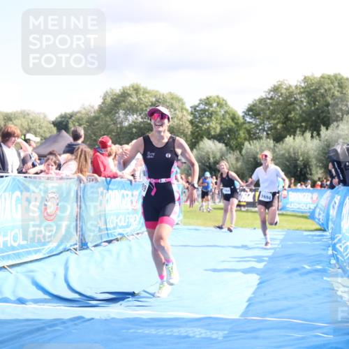 25.08.2024 - Elbe Triathlon Hamburg H.Heesch http://msf.ph/oto/6881640 25.08.2024 11:57:24 Ziel 1564, 1689, 1694 meine-sportfotos.de