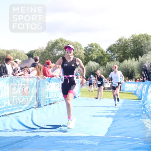 25.08.2024 - Elbe Triathlon Hamburg H.Heesch http://msf.ph/oto/6881642 25.08.2024 11:57:24 Ziel 1564, 1689, 1694 meine-sportfotos.de