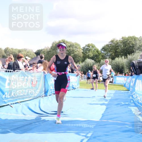 25.08.2024 - Elbe Triathlon Hamburg H.Heesch http://msf.ph/oto/6881648 25.08.2024 11:57:24 Ziel 1564, 1689, 1694 meine-sportfotos.de