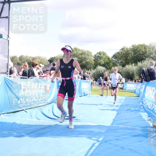 25.08.2024 - Elbe Triathlon Hamburg H.Heesch http://msf.ph/oto/6881652 25.08.2024 11:57:24 Ziel 1564, 1689, 1694 meine-sportfotos.de