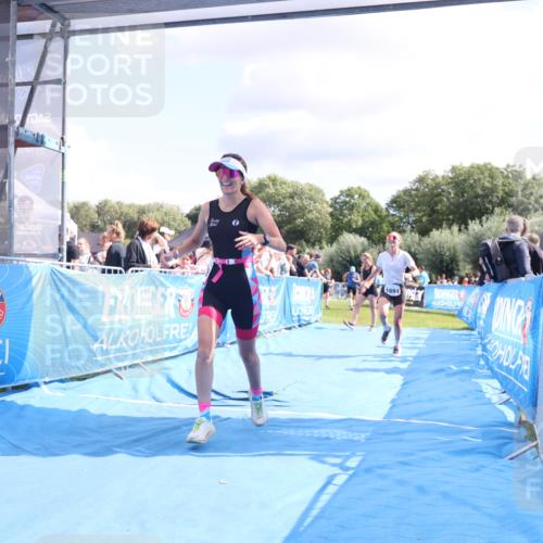 25.08.2024 - Elbe Triathlon Hamburg H.Heesch http://msf.ph/oto/6881654 25.08.2024 11:57:24 Ziel 1564, 1689, 1694 meine-sportfotos.de