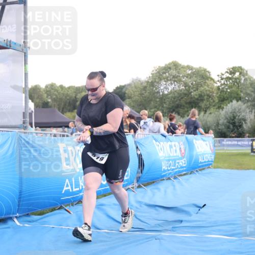 25.08.2024 - Elbe Triathlon Hamburg H.Heesch http://msf.ph/oto/6881659 25.08.2024 12:36:55 Ziel 519 meine-sportfotos.de