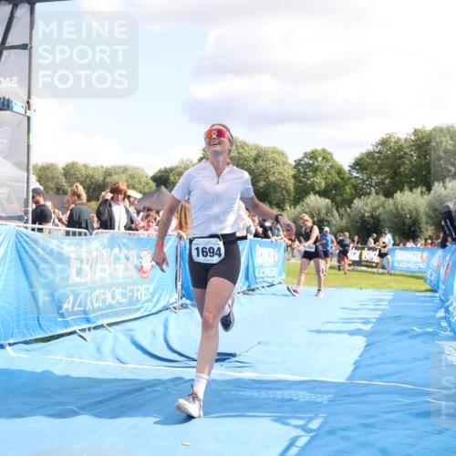 25.08.2024 - Elbe Triathlon Hamburg H.Heesch http://msf.ph/oto/6881680 25.08.2024 11:57:26 Ziel 1426, 1564, 1689, 1694 meine-sportfotos.de