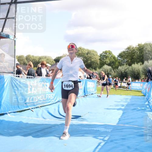 25.08.2024 - Elbe Triathlon Hamburg H.Heesch http://msf.ph/oto/6881682 25.08.2024 11:57:26 Ziel 1426, 1564, 1689, 1694 meine-sportfotos.de