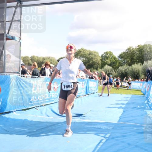 25.08.2024 - Elbe Triathlon Hamburg H.Heesch http://msf.ph/oto/6881684 25.08.2024 11:57:26 Ziel 1426, 1564, 1689, 1694 meine-sportfotos.de