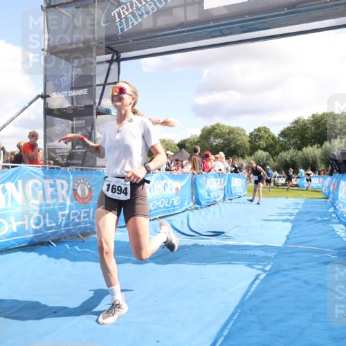 25.08.2024 - Elbe Triathlon Hamburg H.Heesch http://msf.ph/oto/6881697 25.08.2024 11:57:26 Ziel 1426, 1564, 1689, 1694 meine-sportfotos.de