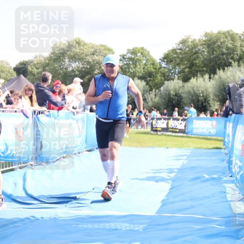 25.08.2024 - Elbe Triathlon Hamburg H.Heesch http://msf.ph/oto/6881727 25.08.2024 11:57:33 Ziel 1426, 1544, 1564 meine-sportfotos.de