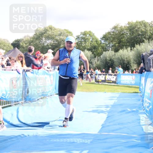 25.08.2024 - Elbe Triathlon Hamburg H.Heesch http://msf.ph/oto/6881732 25.08.2024 11:57:33 Ziel 1426, 1544, 1564 meine-sportfotos.de