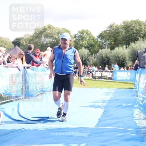 25.08.2024 - Elbe Triathlon Hamburg H.Heesch http://msf.ph/oto/6881738 25.08.2024 11:57:33 Ziel 1426, 1544, 1564 meine-sportfotos.de