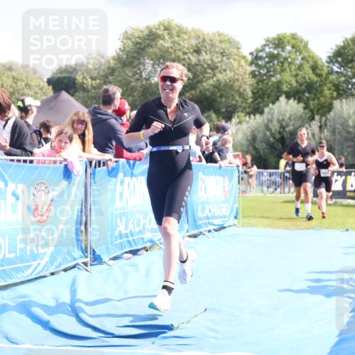 25.08.2024 - Elbe Triathlon Hamburg H.Heesch http://msf.ph/oto/6881793 25.08.2024 11:57:38 Ziel 676, 1426, 1517, 1544, 1564 meine-sportfotos.de