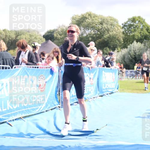 25.08.2024 - Elbe Triathlon Hamburg H.Heesch http://msf.ph/oto/6881804 25.08.2024 11:57:39 Ziel 676, 1426, 1517, 1544 meine-sportfotos.de