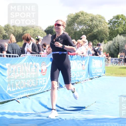 25.08.2024 - Elbe Triathlon Hamburg H.Heesch http://msf.ph/oto/6881807 25.08.2024 11:57:39 Ziel 676, 1426, 1517, 1544 meine-sportfotos.de