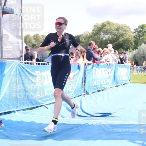 25.08.2024 - Elbe Triathlon Hamburg H.Heesch http://msf.ph/oto/6881819 25.08.2024 11:57:39 Ziel 676, 1426, 1517, 1544 meine-sportfotos.de