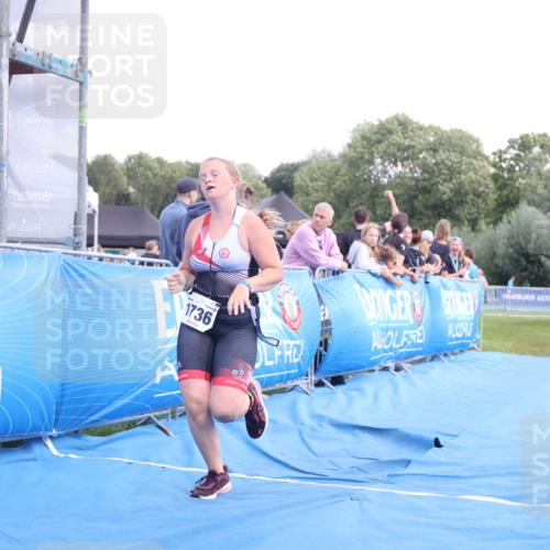 25.08.2024 - Elbe Triathlon Hamburg H.Heesch http://msf.ph/oto/6881850 25.08.2024 12:38:49 Ziel 1736 meine-sportfotos.de