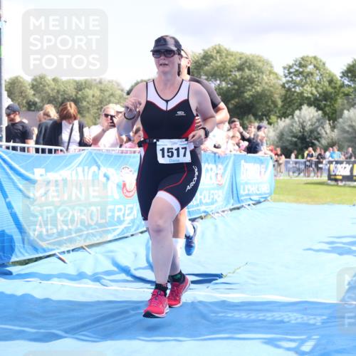 25.08.2024 - Elbe Triathlon Hamburg H.Heesch http://msf.ph/oto/6881870 25.08.2024 11:57:43 Ziel 676, 1517, 1544 meine-sportfotos.de