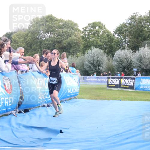25.08.2024 - Elbe Triathlon Hamburg H.Heesch http://msf.ph/oto/6881890 25.08.2024 12:38:57 Ziel  meine-sportfotos.de