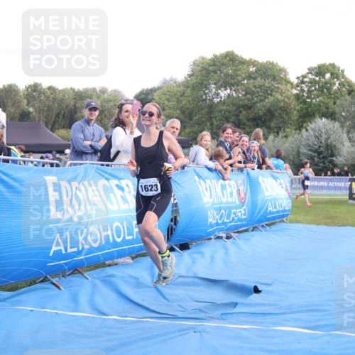 25.08.2024 - Elbe Triathlon Hamburg H.Heesch http://msf.ph/oto/6881905 25.08.2024 12:38:58 Ziel  meine-sportfotos.de