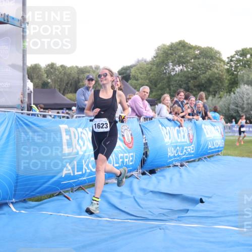 25.08.2024 - Elbe Triathlon Hamburg H.Heesch http://msf.ph/oto/6881913 25.08.2024 12:38:58 Ziel  meine-sportfotos.de