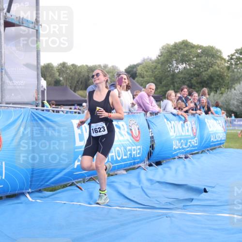 25.08.2024 - Elbe Triathlon Hamburg H.Heesch http://msf.ph/oto/6881917 25.08.2024 12:38:58 Ziel  meine-sportfotos.de