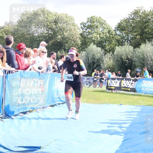 25.08.2024 - Elbe Triathlon Hamburg H.Heesch http://msf.ph/oto/6881918 25.08.2024 11:58:02 Ziel 1549 meine-sportfotos.de
